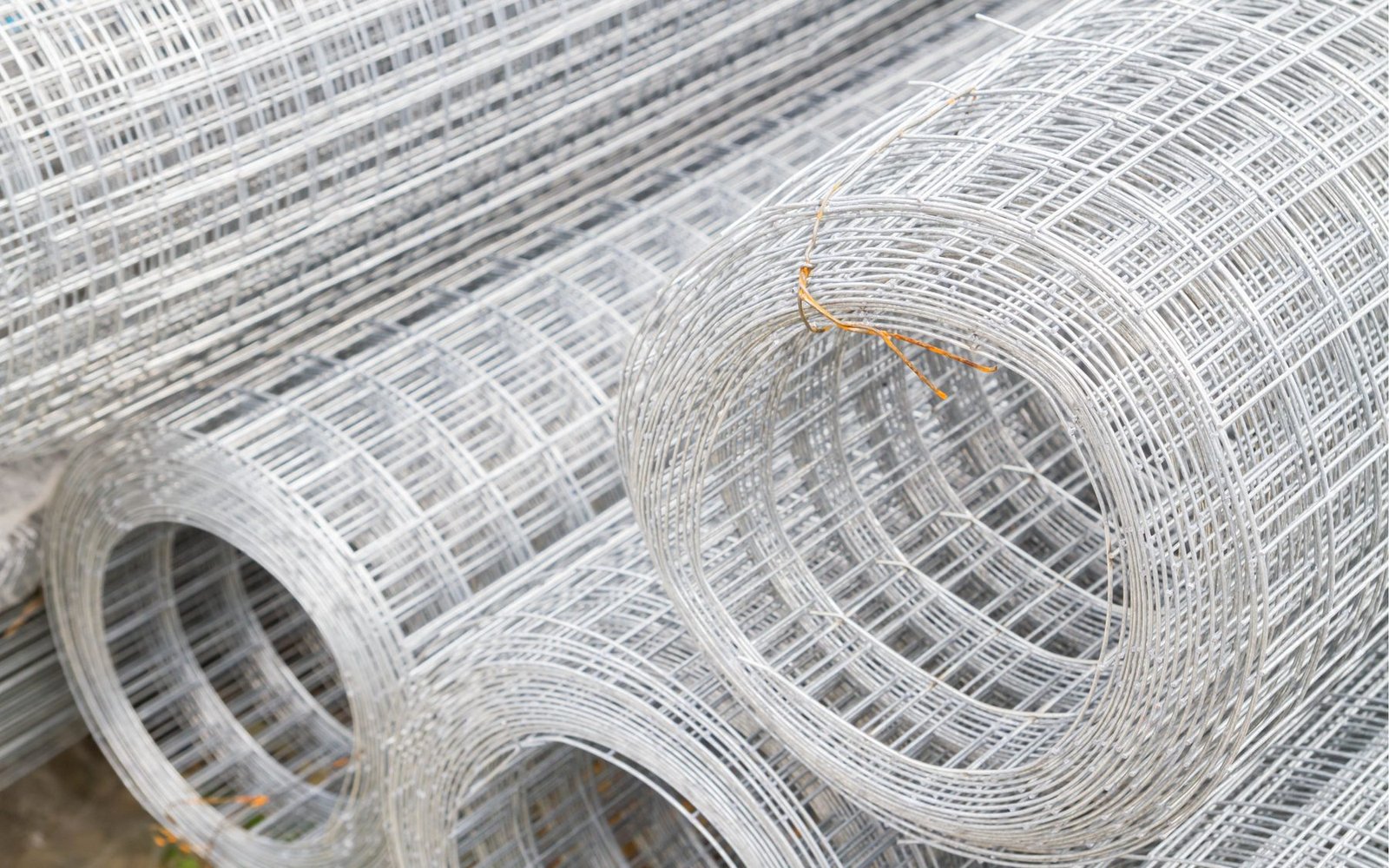 Rolls of galvanised welded wire mesh with fused intersections